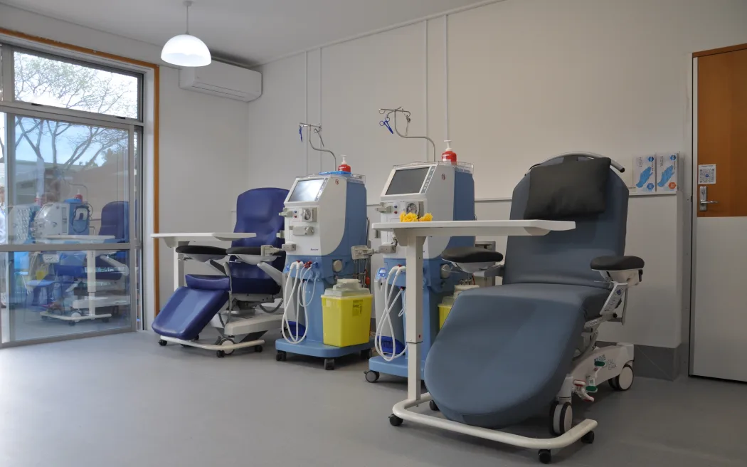 Blenheim khai trương đơn vị chạy thận mới: Bệnh nhân thoát cảnh đi lại vất vả 4 The four-chair haemodialysis unit will initially be open three days per week, with capacity to expand as demand grows.