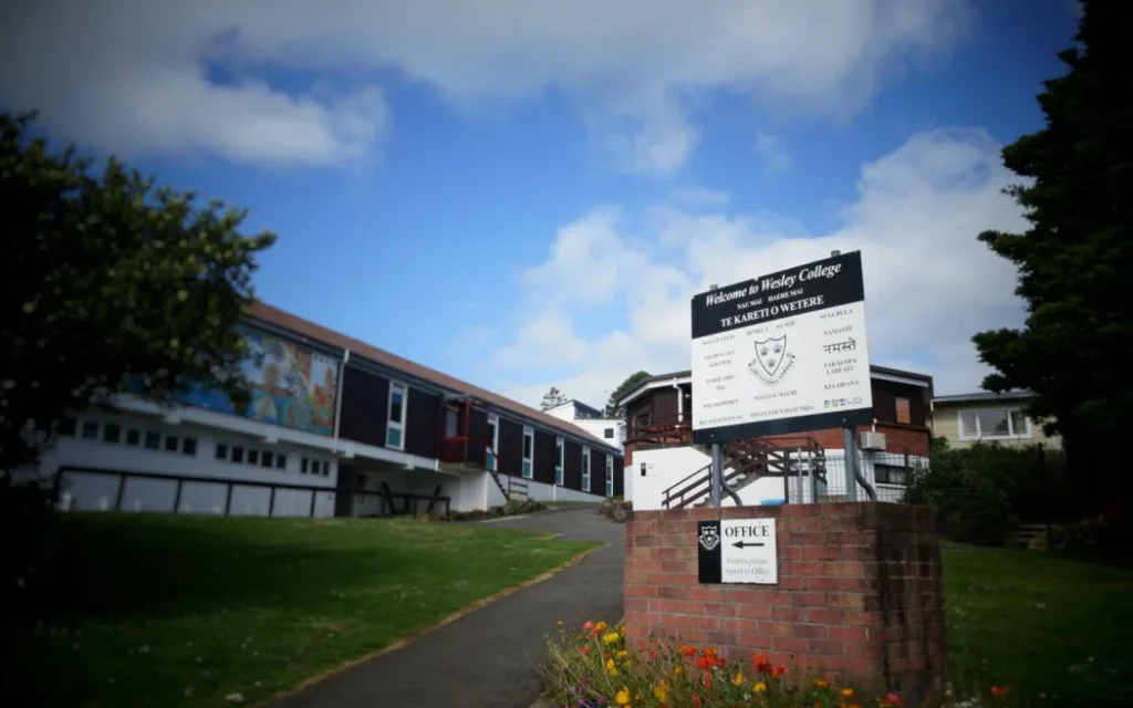 Wesley College khởi kiện Bộ Giáo dục sau lệnh đóng cửa ký túc xá đột ngột 1 Wesley College entrance.