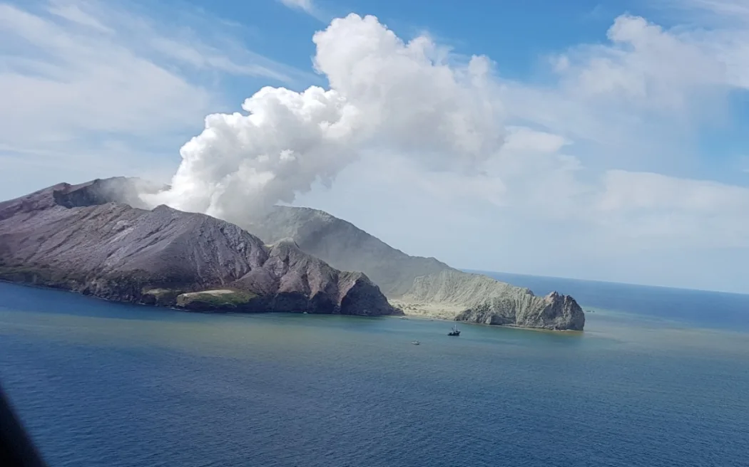 whakaariwhite island eruption in decemb Phi công hé lộ cảnh tượng hỗn loạn sau thảm họa núi lửa Whakaari